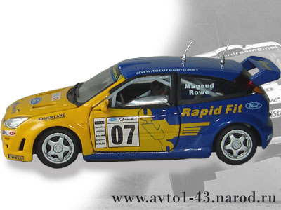 Ford Focus WRC 2000 - вид сбоку