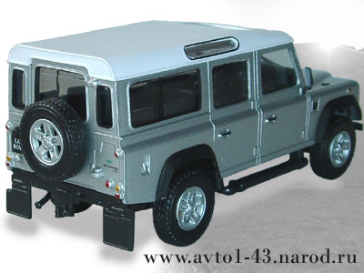 Land Rover Defender - вид сзади