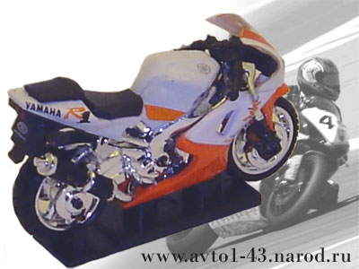 мотоцикл Yamaha YZF-R1 - вид сзади